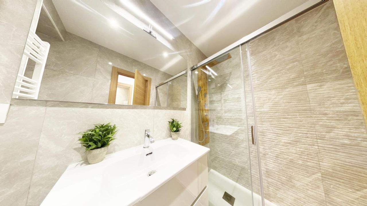 Paradise Luxurious Flat, Free Parking, 3 Double Rooms, Terrace, Jacuzzi, Fully Renovated San Sebastián Exterior photo