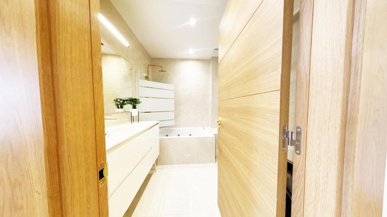 Paradise Luxurious Flat, Free Parking, 3 Double Rooms, Terrace, Jacuzzi, Fully Renovated San Sebastián Exterior photo