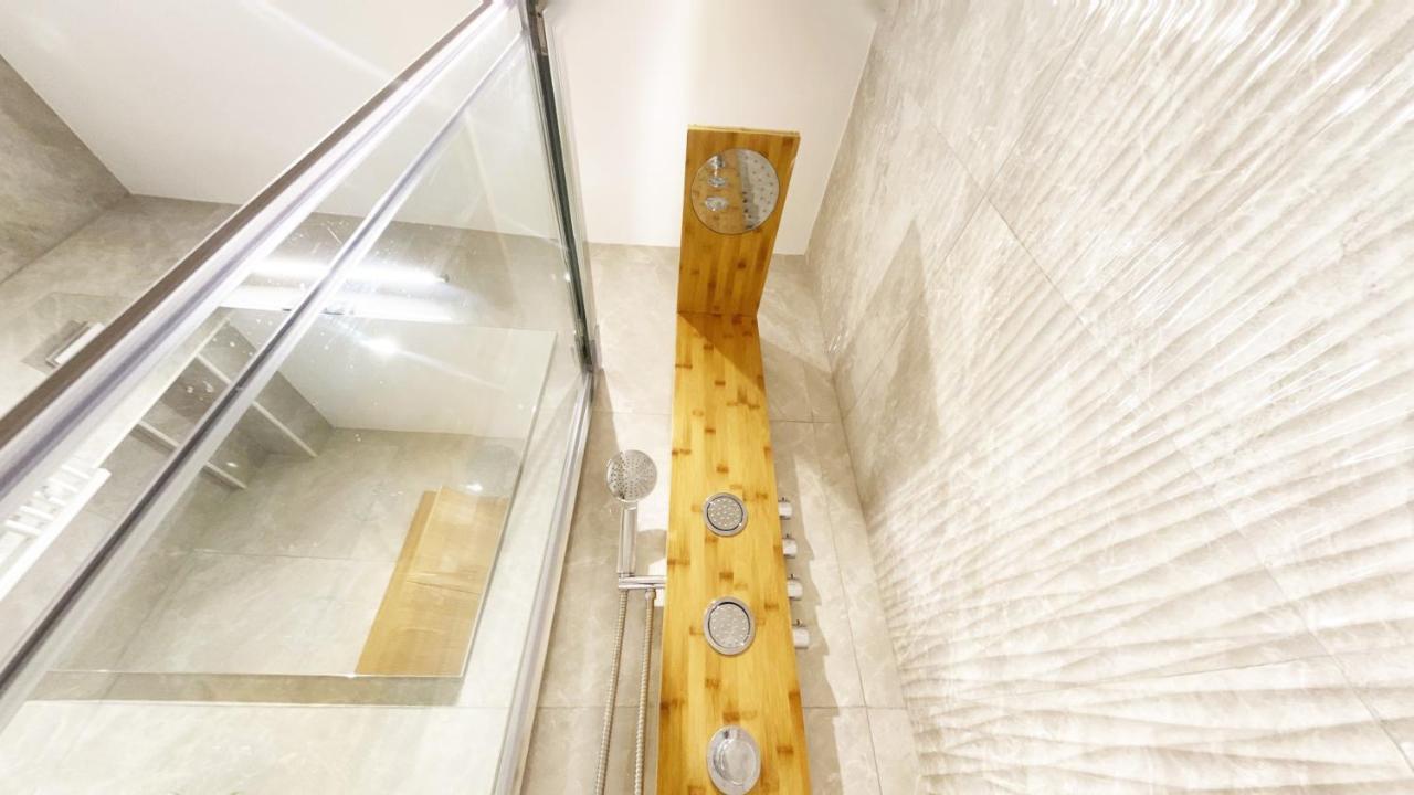 Paradise Luxurious Flat, Free Parking, 3 Double Rooms, Terrace, Jacuzzi, Fully Renovated San Sebastián Exterior photo