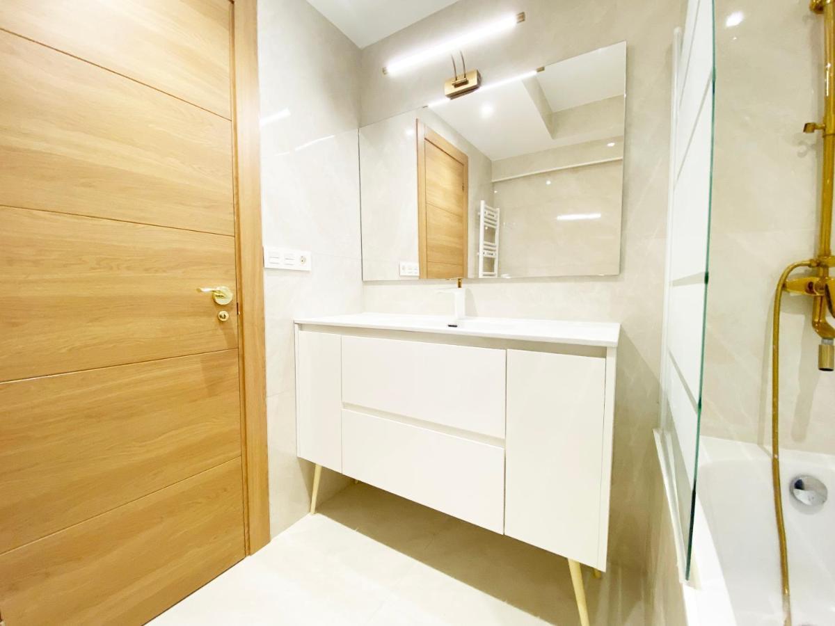Paradise Luxurious Flat, Free Parking, 3 Double Rooms, Terrace, Jacuzzi, Fully Renovated San Sebastián Exterior photo