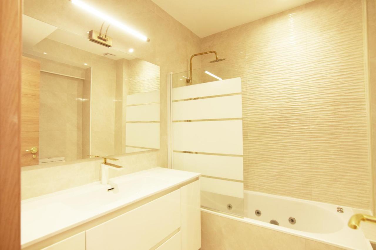 Paradise Luxurious Flat, Free Parking, 3 Double Rooms, Terrace, Jacuzzi, Fully Renovated San Sebastián Exterior photo